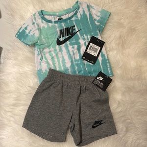 ✔️BNWT: CARBON HEATHER GRIS 2 Piece Set 12M (T-shirt and shorts)